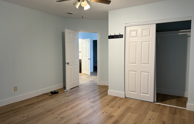 2543 E ANN ARBOR AVE