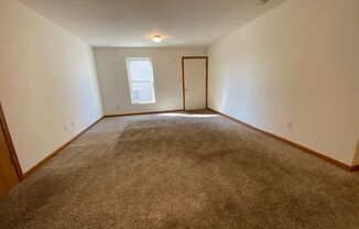 3 beds, 1 bath, 1,034 sqft, $995, Unit Apt. C