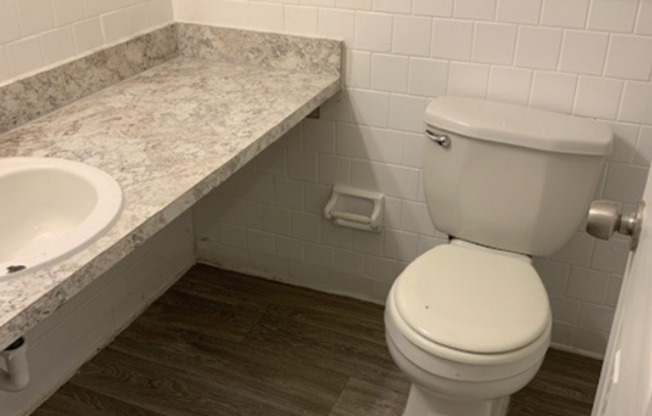 2 beds, 1 bath, 936 sqft, $1,200, Unit Unit 14