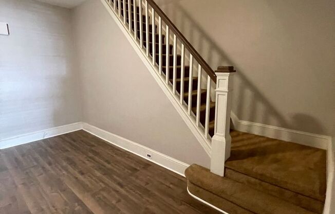 AVAILABLE NOW - MOVE-IN READY!!! Bright and Spacious 3 bedroom house in Drexel Hill!!