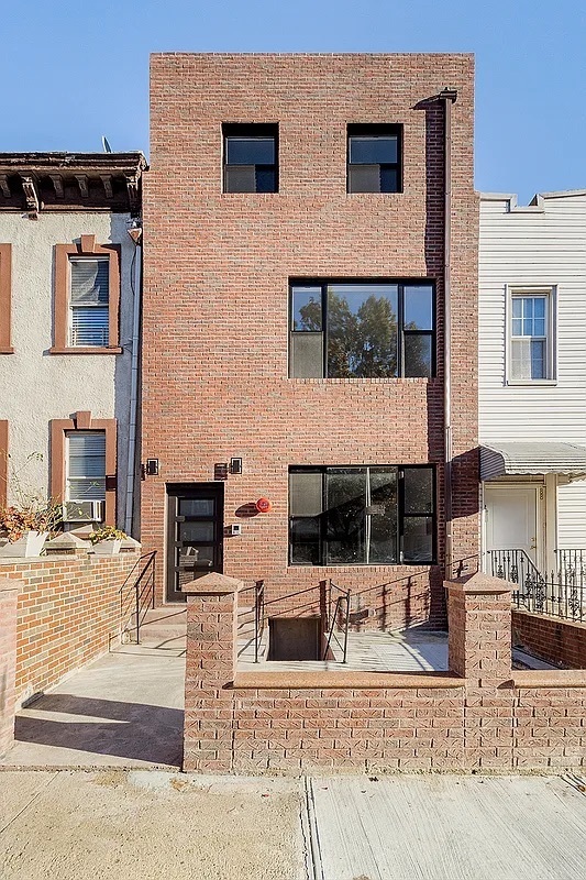 90 VANDERVEER ST