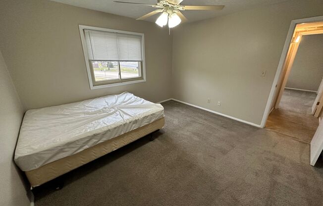 2 beds, 1 bath, $899