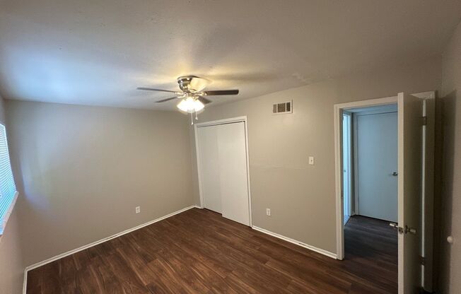 2 beds, 1 bath, $1,075, Unit 1170 #09