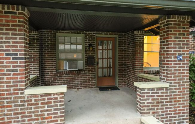 Studio, 1 bath, 400 sqft, $750, Unit 17