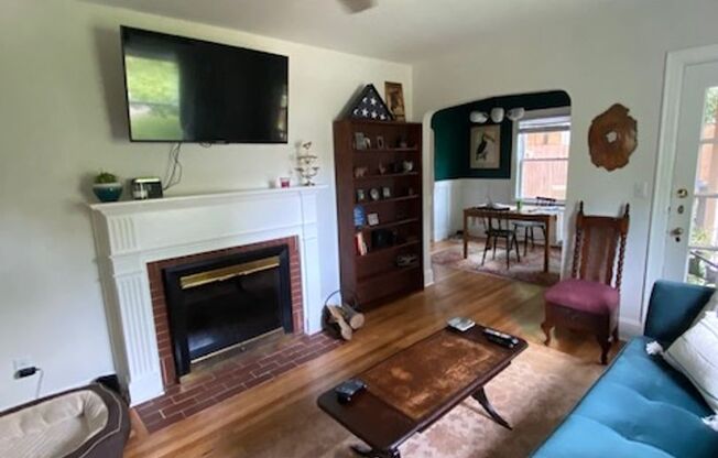 2 beds, 2 baths, $1,300