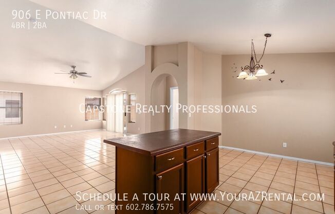 906 E PONTIAC DR