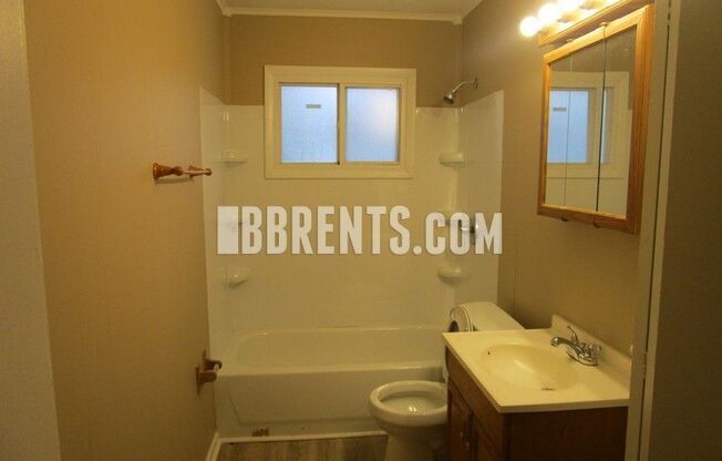 3 beds, 1 bath, $1,075