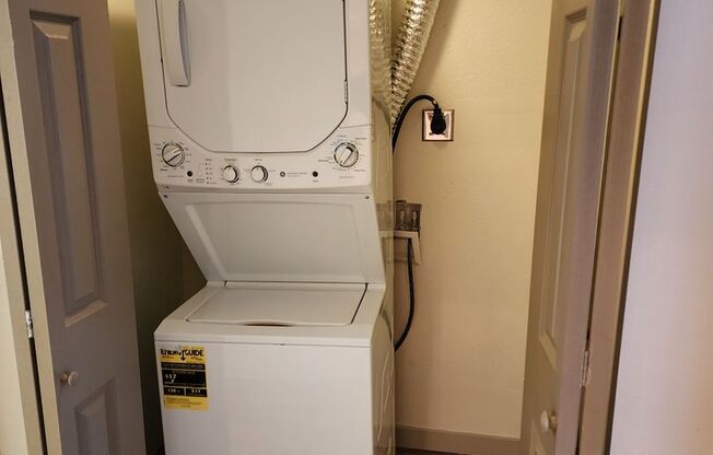 2 beds, 2 baths, 987 sqft, $2,050, Unit 274