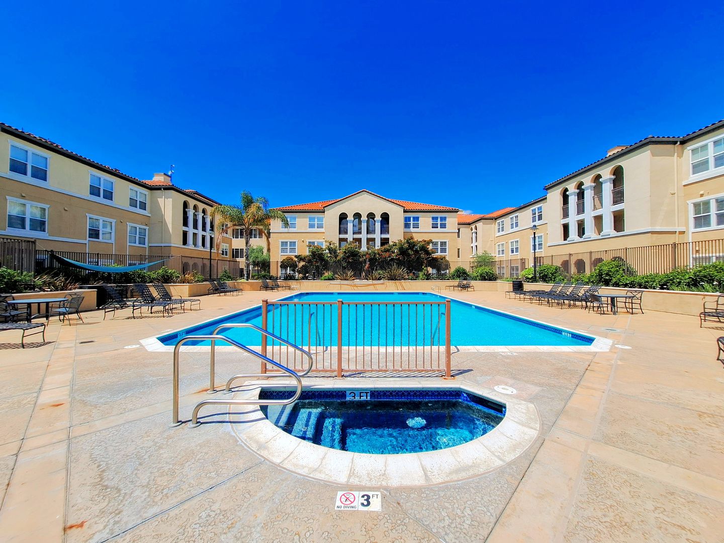 Beautiful 2bd Condo In Gated Community With Pool, Gym, and In-unit Laundry!