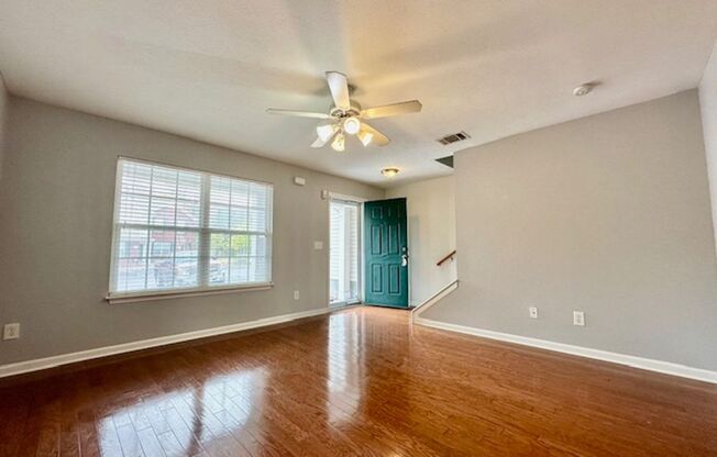 2 Bedroom 2.5 Bath Townhouse Available in Barnes Crossing!