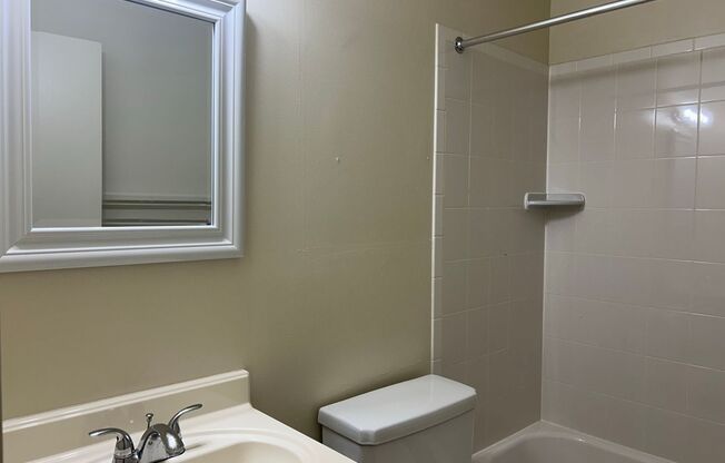 1 bed, 1 bath, 588 sqft, $1,330, Unit 00 - L-14