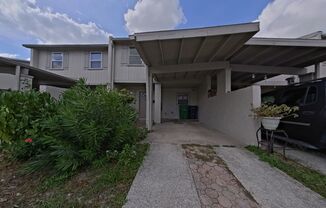 Spacious 3-Bedroom Townhome with Private Backyard Near USF and Tampa Attractions!