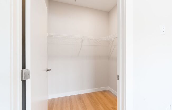 1 bed, 1 bath, 840 sqft, $1,475, Unit B205