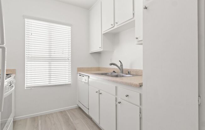 2 beds, 1 bath, 770 sqft, $2,095, Unit 21