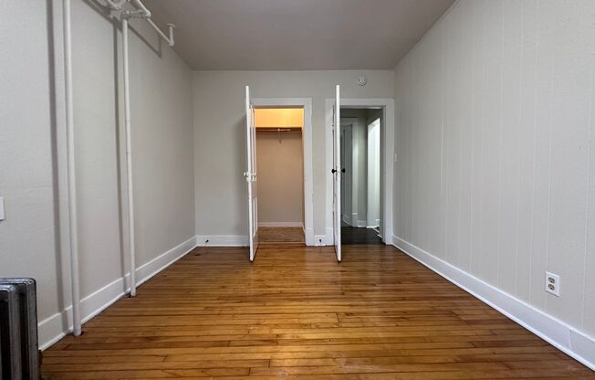 3 beds, 1 bath, 900 sqft, $895, Unit Lower