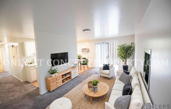 2 beds, 1 bath, 790 sqft, $1,399, Unit 28