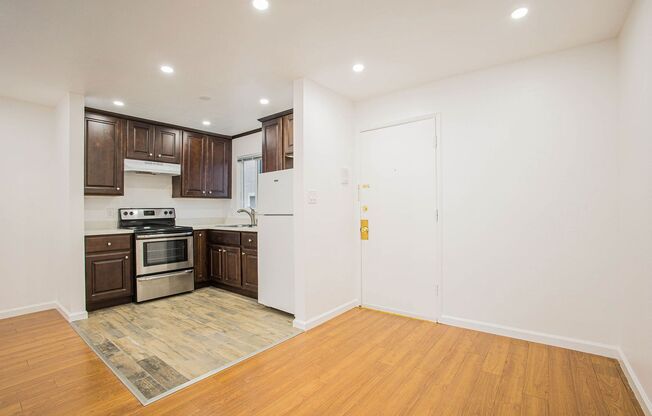 1 bed, 1 bath, $2,300, Unit Montecito Ave 137 - 203