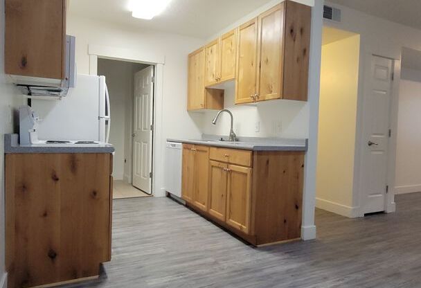 2 beds, 1 bath, 954 sqft, $1,290, Unit E102