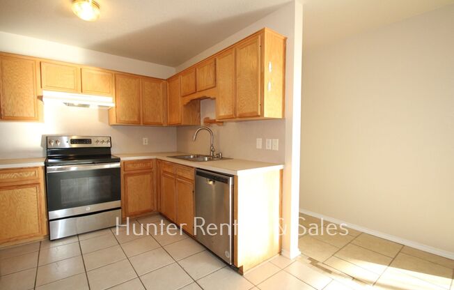 3 beds, 2 baths, $1,295