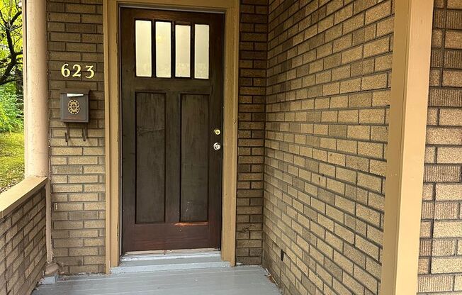 623 W Creighton Ave