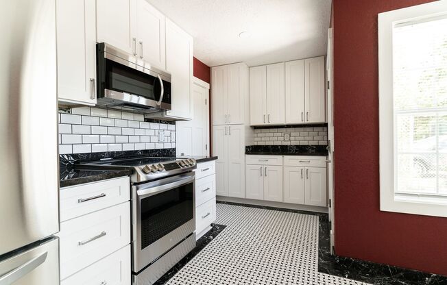 3-Bedroom 2 Bath Classic Cape Cod House  (A/C) NE Albany, $2,395