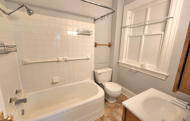 323 6 AVE SE