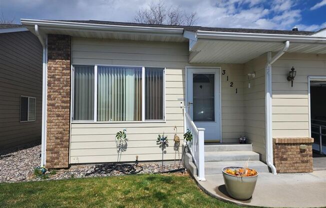 Three Bedroom - Low maintenance, west-end, living!