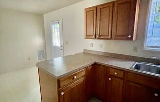 2 beds, 1 bath, $1,295