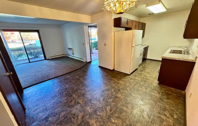 3 beds, 1.5 baths, 1,200 sqft, $1,295, Unit 7