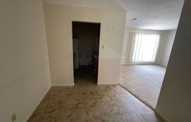 2 beds, 1 bath, 850 sqft, $700, Unit Unit 7