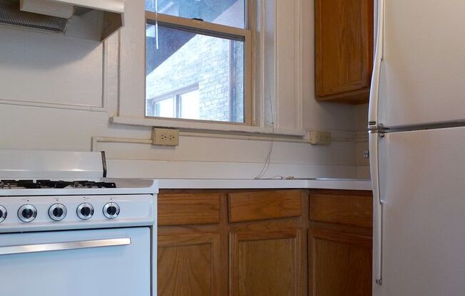 1 bed, 1 bath, 410 sqft, $975, Unit 5 - 130 - 4