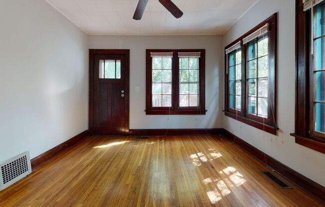 4-Bed, 2-Bath House