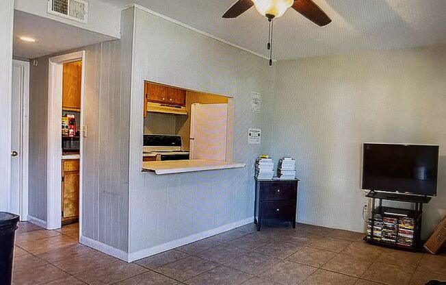 1 bed, 1 bath, 565 sqft, $800, Unit Unit 10