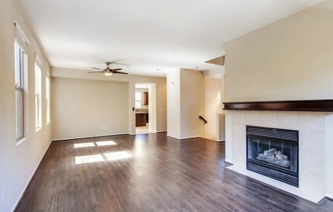 1819 LAVENDER LN