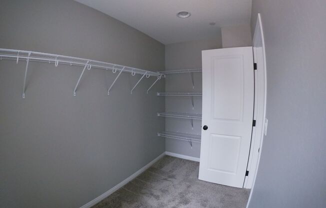 3 beds, 2.5 baths, $2,400