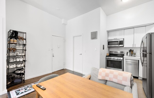 309 W 29 ST