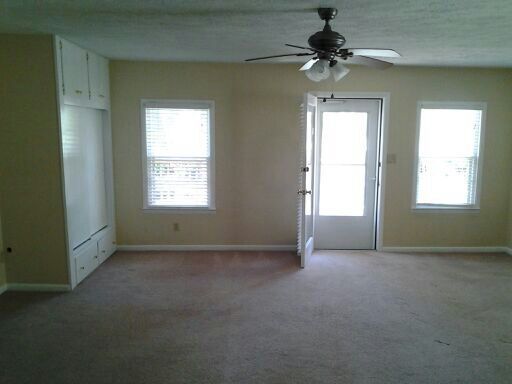 2 beds, 1 bath, $1,300