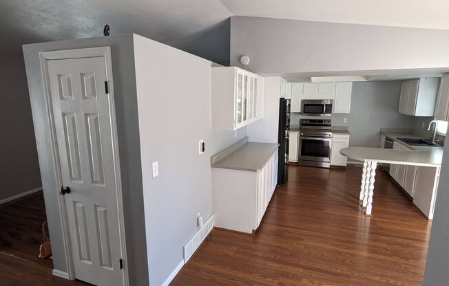 3 beds, 1 bath, $1,995, Unit #A