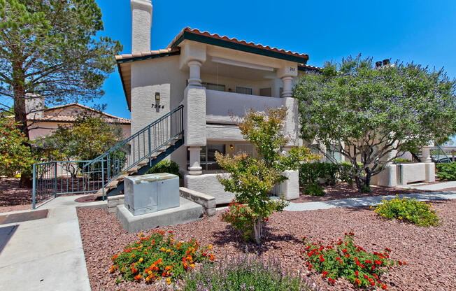 1ST FLOOR CONDO CLOSE TO SUMMERLIN