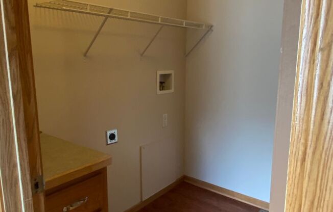 3 beds, 2 baths, $1,700, Unit 1323