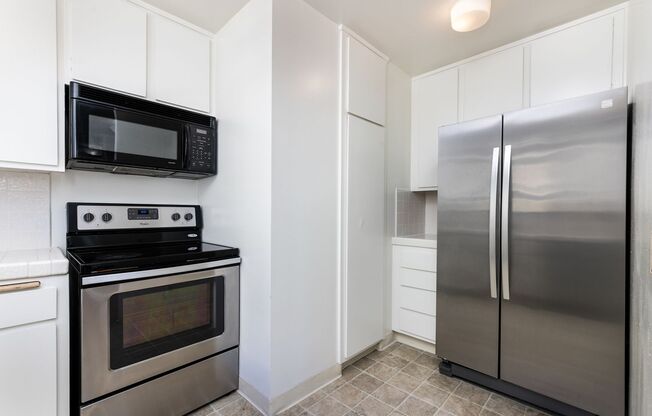 1 bed, 2 baths, $2,695