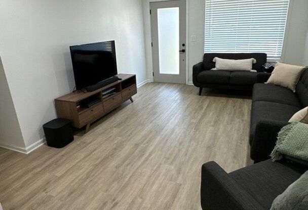 Fully Furnished home in Lee's Summit!
