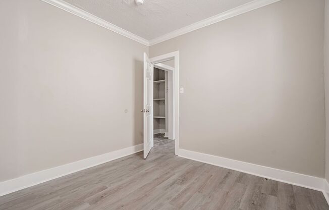 Charming Apartment Downtown Columbia - Housing Vouchers Accepted!