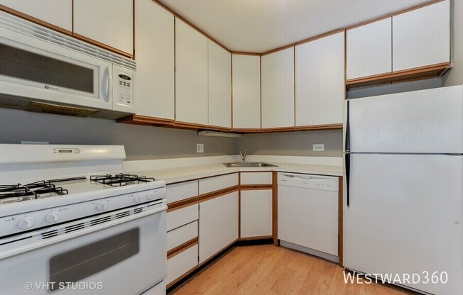 3900 N Pine Grove Ave