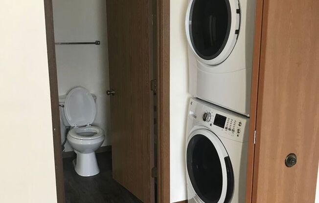 3 beds, 1 bath, 1,040 sqft, $1,695, Unit 3164-207