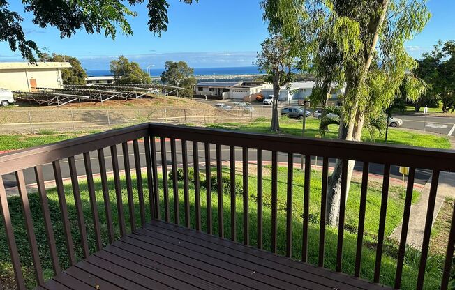 Updated Corner Townhouse with Ocean Views and Solar at Makakilo Mala!