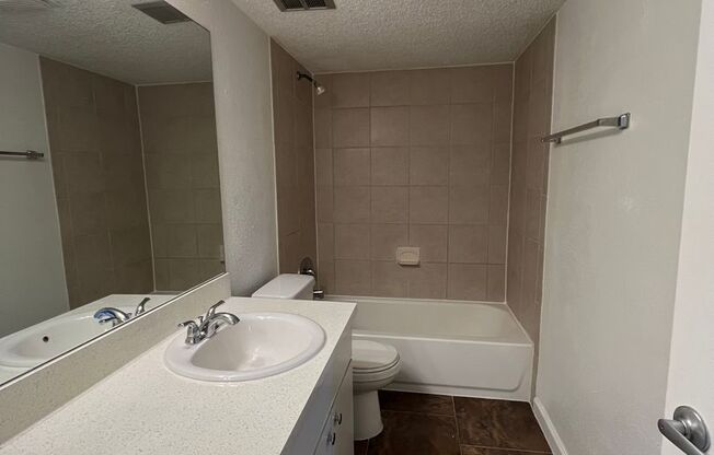 Beautiful 2 Bedroom 1 Bathroom condo in Altamonte Springs