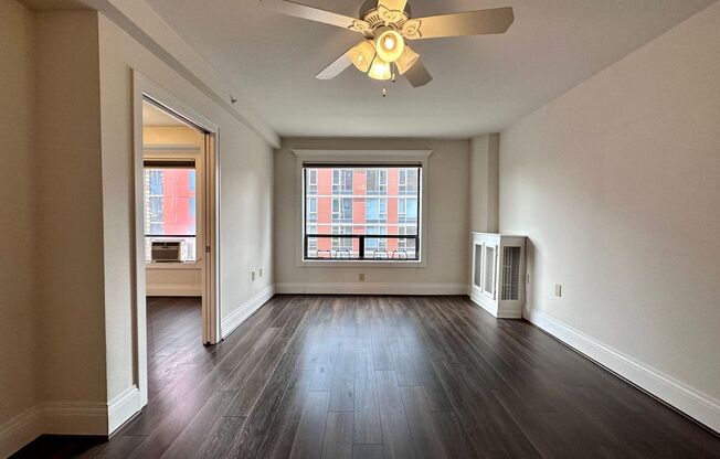 1 bed, 2 baths, 692 sqft, $2,325, Unit 0511