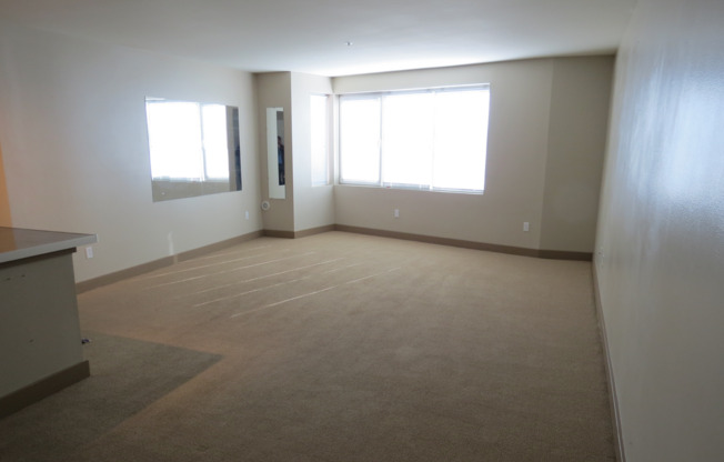 Spacious Belltown Condo @ the Ideal Location!