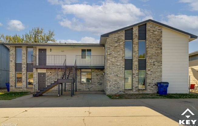 1521 E El Monte St Apt A